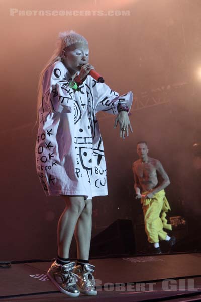 DIE ANTWOORD - 2015-06-27 - PARIS - Hippodrome de Longchamp - Watkin Tudor Jones Jr. [Ninja] - Anri du Toit [Yolandi Visser]